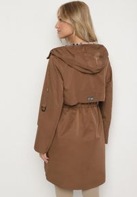 Born2be - Szampańska Kurtka Parka z Kapturem ze Wzorem w Kratę i Podpinanymi Rękawami Gavaria. Okazja: na spotkanie biznesowe, na co dzień. Typ kołnierza: kaptur. Kolor: złoty. Materiał: jeans. Styl: klasyczny, biznesowy, casual, elegancki #6