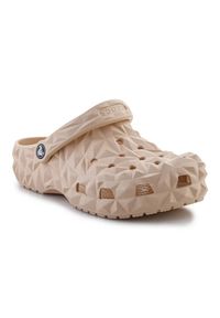 Klapki Crocs Classic Geometric Clog 209563-2DS beżowy. Okazja: na co dzień. Kolor: beżowy. Materiał: materiał. Wzór: geometria. Styl: klasyczny, casual, elegancki #5