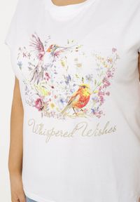 Born2be - Biały T-shirt z Kolorowym Nadrukiem z Bawełny Mepitia. Okazja: na co dzień. Kolor: biały. Materiał: bawełna. Wzór: kolorowy, nadruk. Styl: klasyczny, casual, elegancki #5