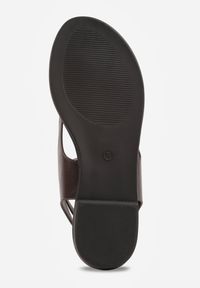 Renee - Brązowe Sandały Japonki z Metaliczną Ozdobą Vikisima. Okazja: na co dzień. Zapięcie: sprzączka. Kolor: brązowy. Wzór: aplikacja. Sezon: lato. Styl: casual #4