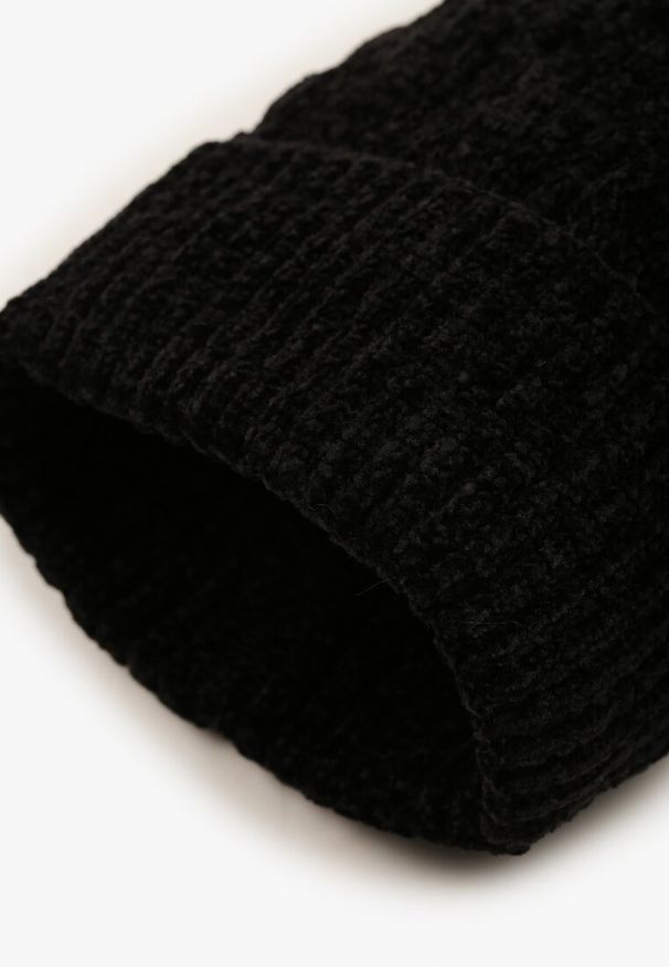 Renee - Czarna Czapka w Ozdobny Warkoczowy Splot z Pomponem Emmilae. Kolor: czarny. Materiał: dzianina, materiał. Wzór: ze splotem. Styl: casual, elegancki