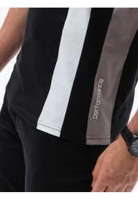 Ombre Clothing - T-shirt męski z pionowymi kontrastowymi elementami - czarny V1 OM-TSCT-22SS-006 - XXL. Okazja: na co dzień. Kolor: czarny. Materiał: bawełna, materiał. Wzór: napisy, aplikacja, kolorowy. Styl: casual, sportowy #4