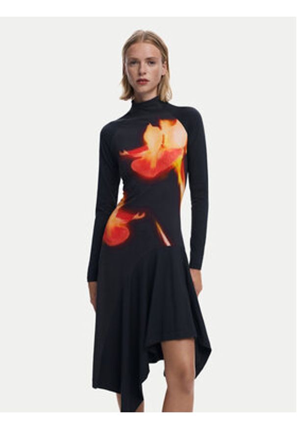 Desigual Sukienka codzienna Mila 25WWVK40 Czarny Slim Fit. Okazja: na co dzień. Kolor: czarny. Materiał: bawełna. Typ sukienki: proste. Styl: casual