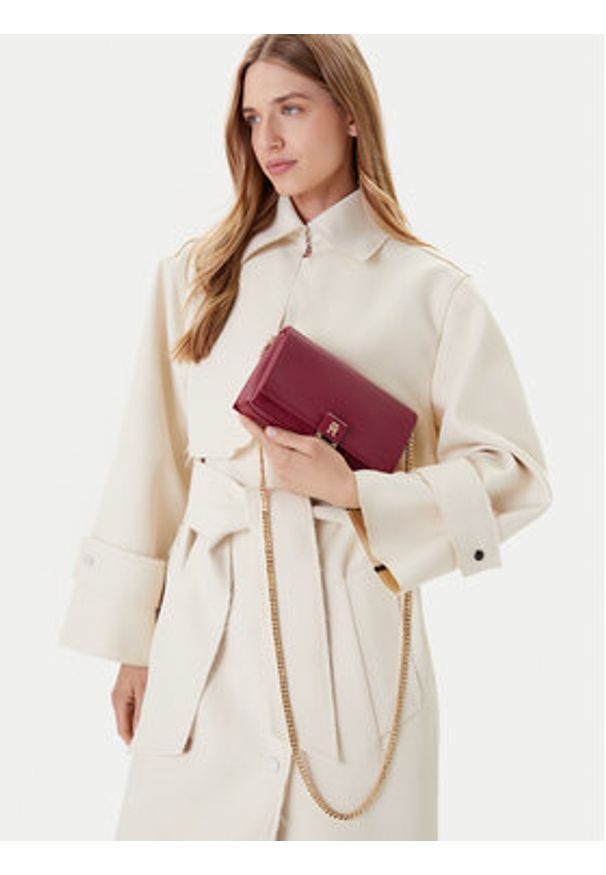 TOMMY HILFIGER - Tommy Hilfiger Torebka Th Her Flap W/Chain AW0AW17403 Czerwony. Kolor: czerwony. Materiał: skórzane