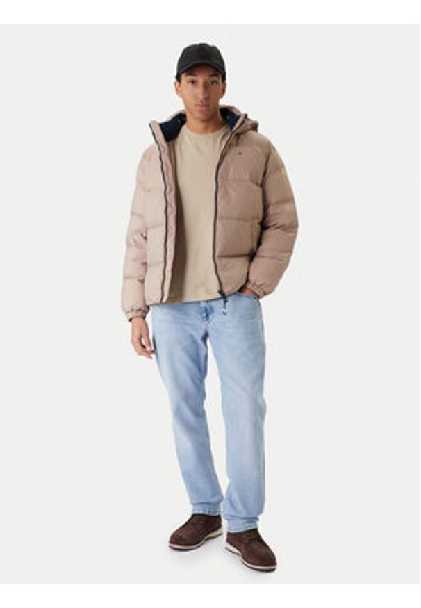 Tommy Jeans Kurtka puchowa Essential DM0DM19786 Beżowy Regular Fit. Kolor: beżowy. Materiał: syntetyk
