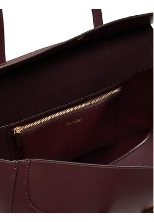 Calvin Klein Torebka Hardware Flap Tote Bag LV04F3145G Bordowy. Kolor: czerwony. Materiał: skórzane