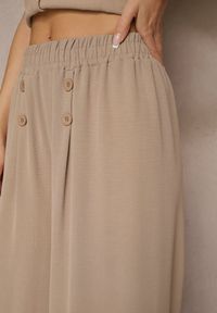 Renee - Beżowe Spodnie z Bawełną o Szerokim Kroju High Waist Ozdobione Guzikami Morritia. Okazja: na co dzień. Stan: podwyższony. Kolor: beżowy. Materiał: bawełna. Wzór: aplikacja. Styl: elegancki, casual #4