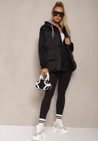 Renee - Czarna Bluza Wyściełana Polarem z Kapturem i Kieszeniami Ivalissa. Typ kołnierza: kaptur. Kolor: czarny. Materiał: polar