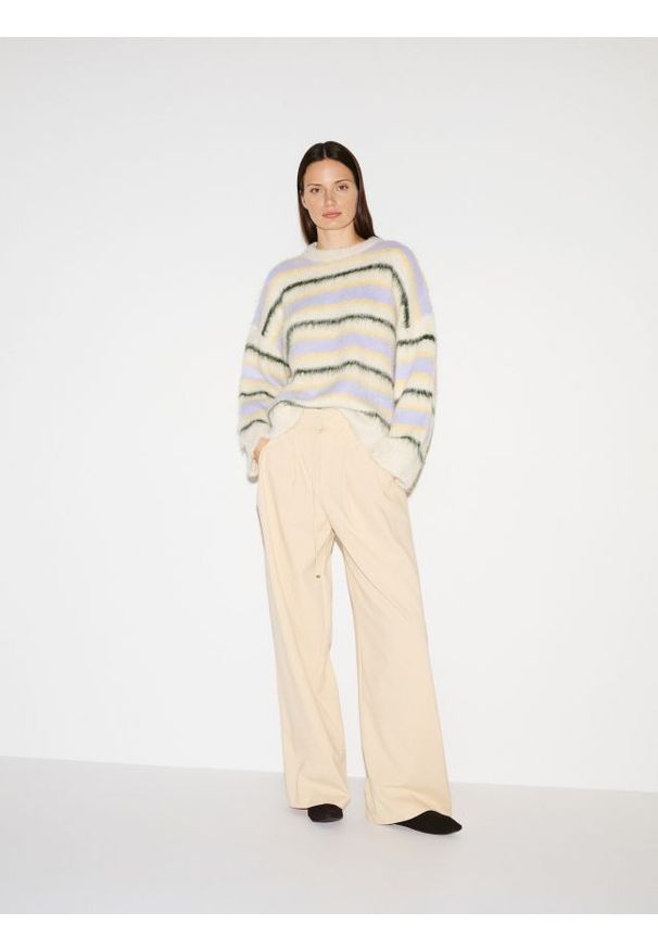 Reserved - Spodnie z paskiem - jasnożółty. Kolor: żółty. Materiał: tkanina, wiskoza