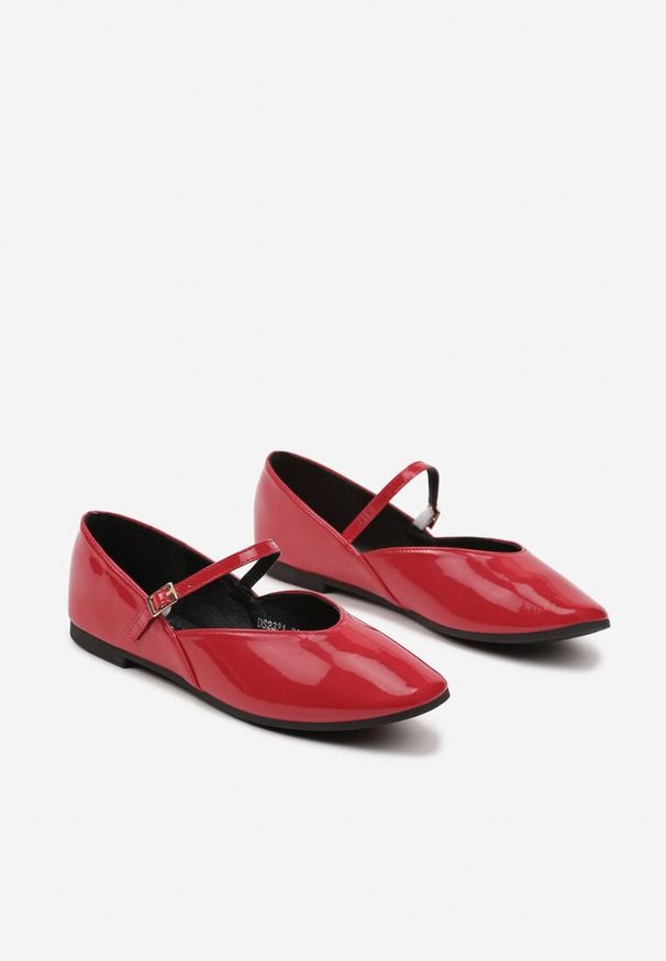Renee - Czerwone Lakierowane Balerinki z Eleganckim Paskiem z Klamerką Falseki. Okazja: na co dzień. Zapięcie: pasek. Kolor: czerwony. Materiał: lakier. Obcas: na obcasie. Styl: elegancki. Wysokość obcasa: niski
