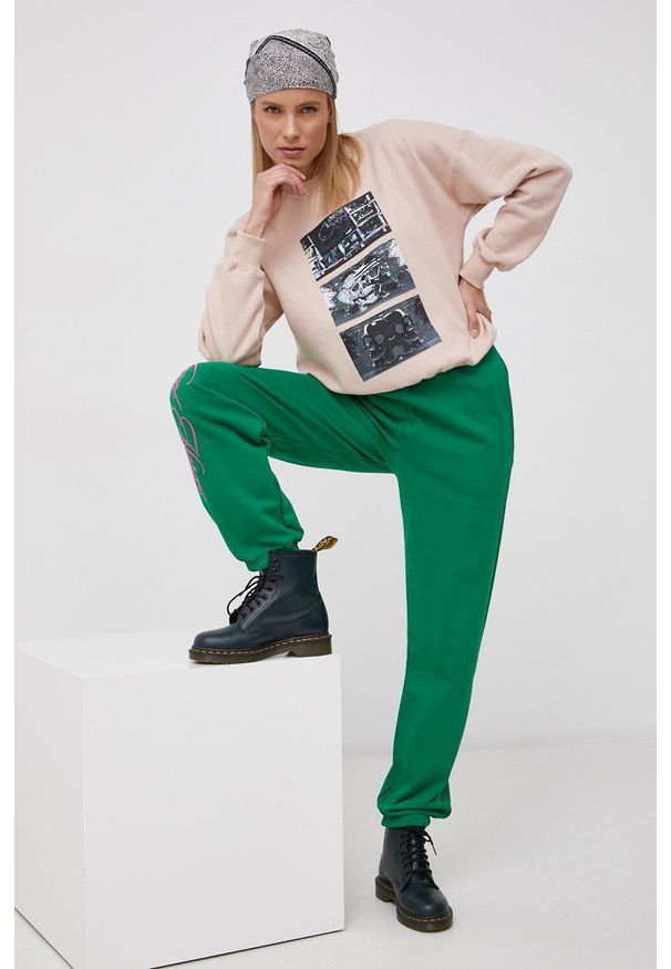 Volcom - Bluza x Animoscillator. Kolor: beżowy. Materiał: bawełna. Długość rękawa: długi rękaw. Długość: długie. Wzór: nadruk