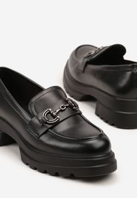 Born2be - Czarne Mokasyny na Grubej Podeszwie z Tłoczeniem i Klamrą Ilrezza. Okazja: na co dzień. Zapięcie: klamry. Kolor: czarny. Styl: klasyczny, casual, elegancki #5