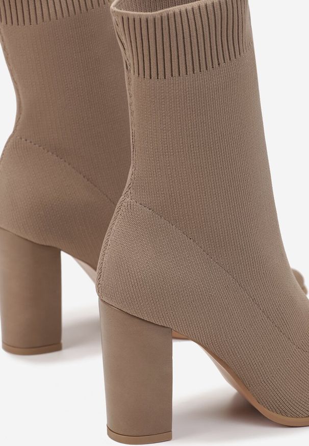 Renee - Beżowe Botki z Elastyczną Cholewką Penthis. Wysokość cholewki: za kostkę. Kolor: beżowy. Materiał: materiał, prążkowany, skóra, jeans. Szerokość cholewki: normalna. Wzór: jednolity. Obcas: na obcasie. Wysokość obcasa: średni
