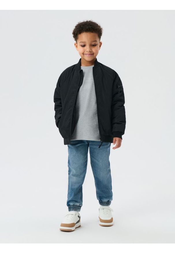 Sinsay - Bawełniane jeansy jogger - niebieski. Kolor: niebieski