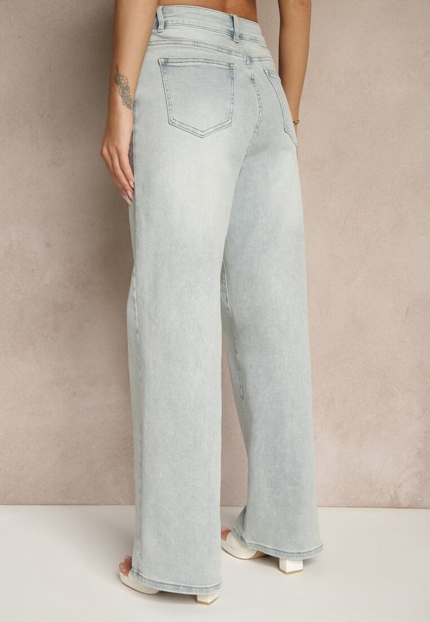 Renee - Jasnoniebieskie Jeansy High Waist z Szeroką Nogawką Jenaliria. Okazja: na co dzień. Stan: podwyższony. Kolor: niebieski. Styl: casual, elegancki