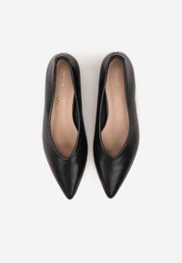 Renee - Czarne Czółenka Vices na Obcasie Typu Słupek ze Skórzaną Wkładką Rilomena. Okazja: na spotkanie biznesowe. Kolor: czarny. Materiał: skóra. Obcas: na obcasie. Styl: biznesowy, klasyczny. Wysokość obcasa: średni #9