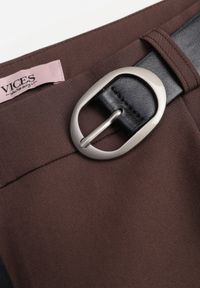 Born2be - Brązowe Garniturowe Spodnie VICES na Kant z Wszytym Paskiem z Klamrą Azivore. Okazja: na co dzień, na spotkanie biznesowe. Kolor: brązowy. Styl: casual, biznesowy, elegancki #5