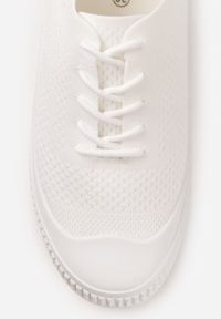 Born2be - Białe Siateczkowe Trampki na Tłoczonej Podeszwie Eezore. Kolor: biały. Materiał: jeans. Obcas: na obcasie. Wysokość obcasa: niski #9