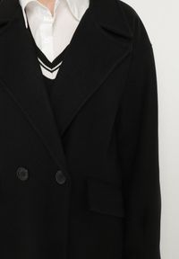 Born2be - Czarny Płaszcz Dwurzędowy Długi Swane. Kolor: czarny. Długość: długie. Styl: elegancki #3