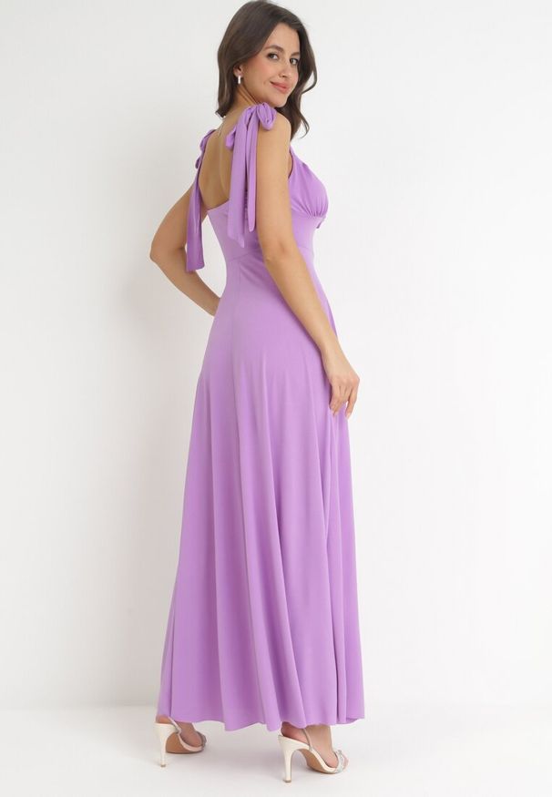 Born2be - Fioletowa Rozkloszowana Sukienka Maxi z Wiązanymi Ramiączkami Lisija. Kolor: fioletowy. Długość rękawa: na ramiączkach. Styl: elegancki. Długość: maxi