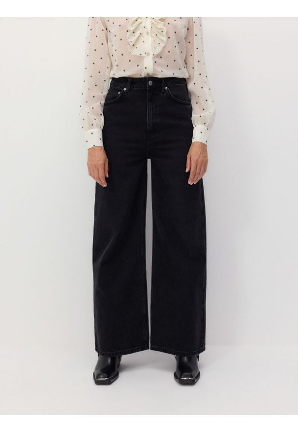 Reserved - Jeansy barrel leg - czarny. Kolor: czarny