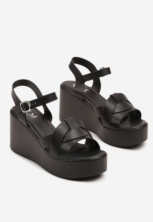 Born2be - Czarne Sandały na Koturnie Ozdobione Paskami Olavina. Zapięcie: pasek. Kolor: czarny. Materiał: jeans. Wzór: aplikacja. Sezon: lato, wiosna. Obcas: na koturnie. Styl: elegancki, klasyczny