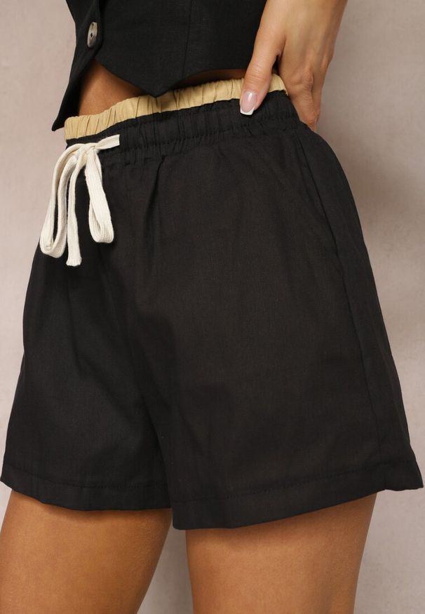 Renee - Czarne Szorty z Bawełny z Gumką w Talii Timapella. Okazja: na co dzień. Kolor: czarny. Materiał: bawełna. Wzór: aplikacja. Sezon: lato. Styl: casual, elegancki