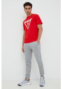 Guess spodnie dresowe kolor szary melanżowe. Kolor: szary. Materiał: dresówka. Wzór: melanż #1