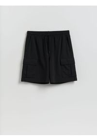 Reserved - Szorty cargo - czarny. Kolor: czarny. Materiał: bawełna, dzianina #1