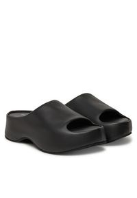 Inuikii Klapki Clog 70103-420 Czarny. Kolor: czarny. Materiał: skóra