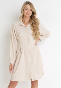 Born2be - Beżowa Taliowana Sukienka Koszulowa Mini Arukini. Kolor: beżowy. Typ sukienki: koszulowe. Długość: mini #1
