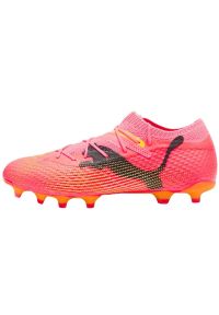 Buty piłkarskie Puma Future 7 Pro+ FG/AG M 107705 03 pomarańczowe. Kolor: pomarańczowy. Materiał: materiał, dzianina. Szerokość cholewki: normalna. Sport: piłka nożna