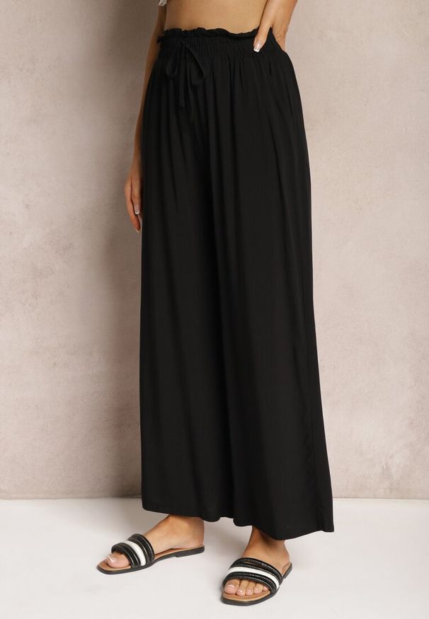 Renee - Czarne Spodnie z Bawełny Typu Palazzo High Waist z Gumką w Talii Nelsaria. Stan: podwyższony. Kolor: czarny. Materiał: bawełna. Sezon: lato