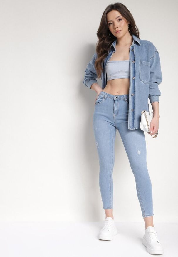 Born2be - Jasnoniebieskie Jeansy o Fasonie Skinny z Minimalistycznymi Przedarciami Orivea. Okazja: na co dzień. Kolor: niebieski. Styl: casual, elegancki, wizytowy