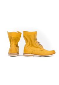 Zapato - dziurkowane botki workery - skóra naturalna - model 428 - kolor żółty. Okazja: na spacer. Wysokość cholewki: za kostkę. Kolor: żółty. Materiał: skóra. Wzór: ażurowy. Styl: sportowy