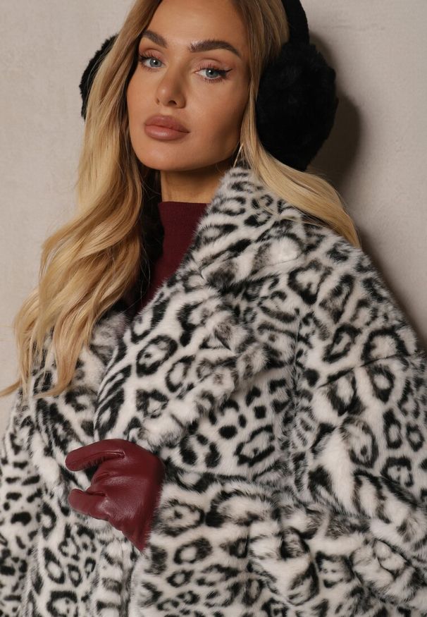Renee - Biała Futrzana Kurtka w Panterkowy Print z Kieszeniami Delinnea. Okazja: na co dzień. Kolor: biały. Materiał: futro. Długość rękawa: długi rękaw. Długość: długie. Wzór: nadruk. Styl: casual, elegancki
