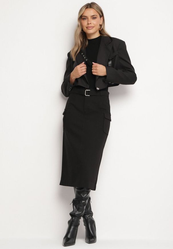 Born2be - Czarna Spódnica z Wiskozą Paskiem i Kieszeniami z Klapami Talabria. Okazja: na co dzień. Kolor: czarny. Materiał: wiskoza. Styl: casual, elegancki
