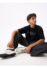 Reserved - Bawełniany t-shirt z nadrukiem - czarny. Kolor: czarny. Materiał: bawełna. Wzór: nadruk #1