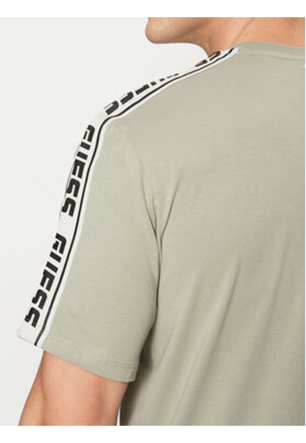 Guess T-Shirt Z4GI18 J1314 Zielony Regular Fit. Kolor: zielony. Materiał: bawełna