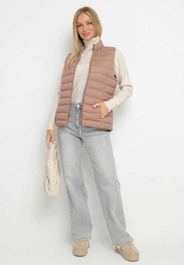 Born2be - Beżowa Pikowanana Kamizelka Sifitta. Okazja: na co dzień. Kolor: beżowy. Materiał: jeans. Styl: klasyczny, casual, elegancki