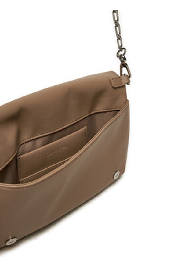 Calvin Klein Torebka Line Quilt Shoulder Bag K60K612787 Brązowy. Kolor: brązowy. Materiał: skórzane