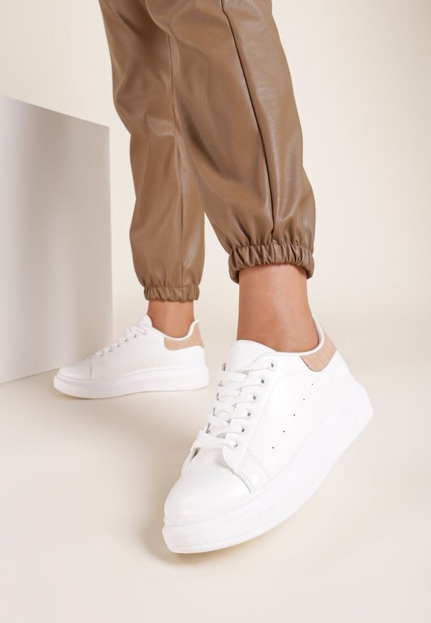 Renee - Biało-Beżowe Sneakersy Therian. Kolor: biały