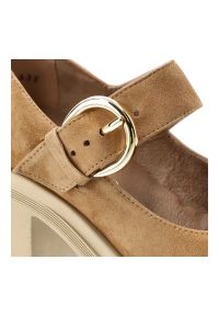 Półbuty damskie Armodo, cholewka ze skóry naturalnej zamszowej pasek z regulacją na metalową klamrę zabudowany przód na wysokim obcasie, brązowe, 201. Zapięcie: klamry. Kolor: brązowy. Materiał: skóra, zamsz. Szerokość cholewki: normalna. Obcas: na obcasie. Wysokość obcasa: wysoki #2