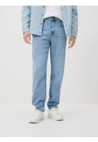 Reserved - Jeansy carrot z efektem sprania - niebieski. Kolor: niebieski #1