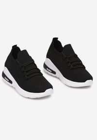 Born2be - Czarne Buty Sportowe Amathousa. Zapięcie: bez zapięcia. Kolor: czarny. Materiał: materiał. Szerokość cholewki: normalna. Wzór: aplikacja