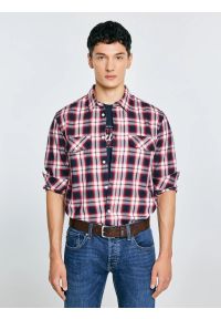 Big-Star - Koszula męska bawełniana w kratę czerwona Koliserson 603. Typ kołnierza: kołnierzyk klasyczny. Kolor: czerwony. Materiał: bawełna. Wzór: aplikacja, jodełka. Styl: klasyczny, elegancki #1
