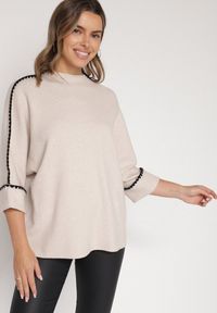 Born2be - Beżowy Sweter z Kontrastową Lamówką Tuselle. Okazja: do pracy, na spotkanie biznesowe. Kolor: beżowy. Materiał: jeans. Styl: biznesowy #6