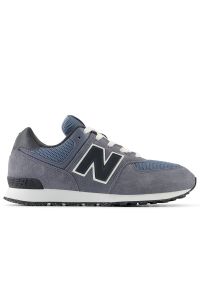 Buty New Balance GC574GGE - szare. Okazja: na uczelnię, na co dzień. Kolor: szary. Materiał: guma, syntetyk, materiał. Szerokość cholewki: normalna. Model: New Balance 574. Sport: turystyka piesza