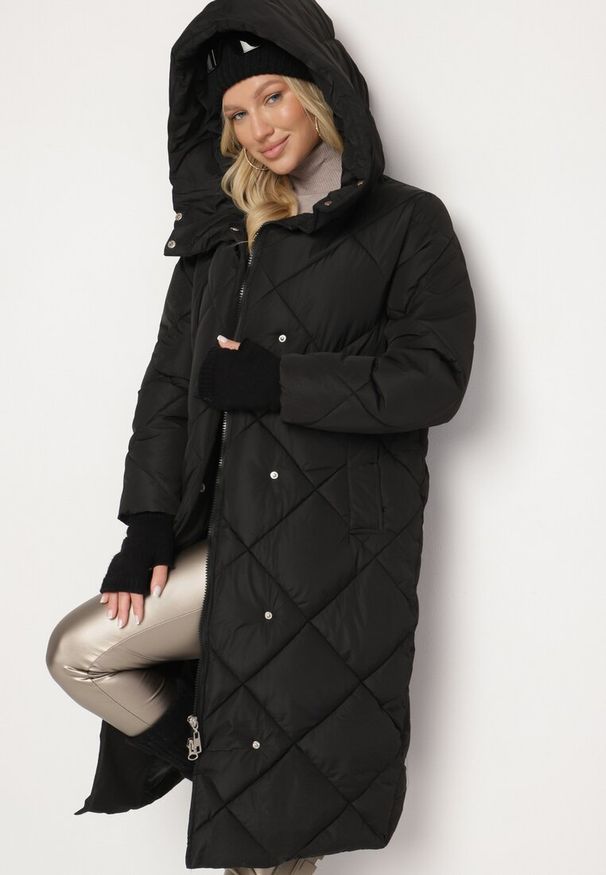 Born2be - Czarna Kurtka z Geometrycznym Pikowaniem Johnatta. Kolor: czarny. Wzór: geometria