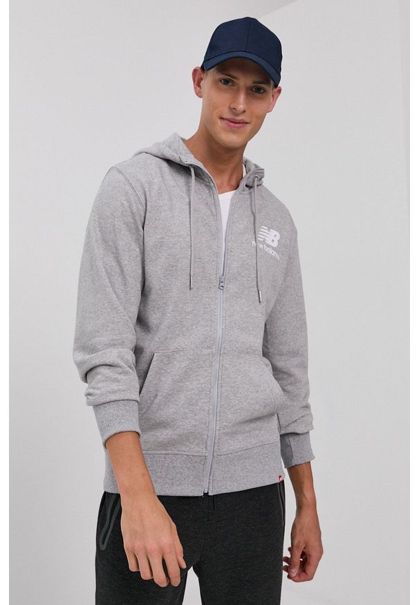 New Balance - Bluza. Okazja: na co dzień. Kolor: szary. Materiał: dzianina. Wzór: nadruk, gładki. Styl: casual
